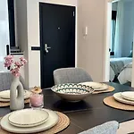 Atrio Homes Sansuena Διαμέρισμα *